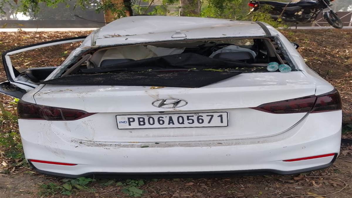 ਗੁਰਦਾਸਪੁਰ 'ਚ ਦਿਲ ਕੰਬਾਊ ਹਾਦਸਾ ! ਤੇਜ਼ ਰਫ਼ਤਾਰ ਕਾਰ ਸੜਕ ਕਿਨਾਰੇ ਦਰੱਖ਼ਤ 'ਚ ਵੱਜੀ, ਦਾਦੀ-ਪੋਤੇ ਦੀ ਮੌਤ