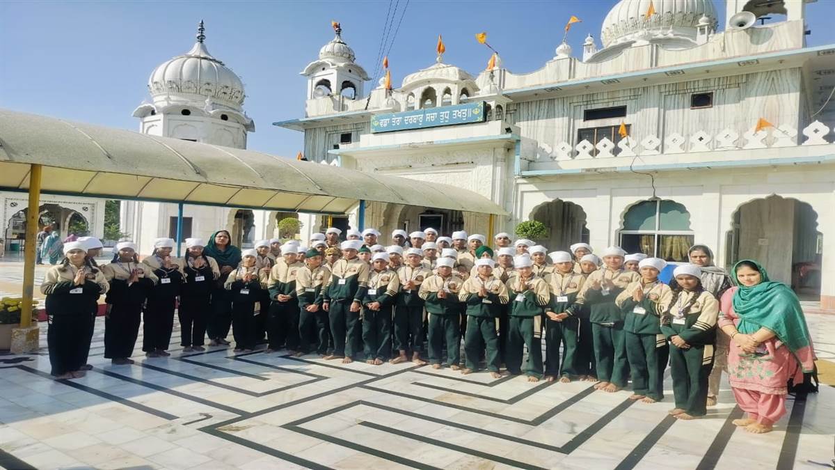 ਵਿਦਿਆਰਥੀਆਂ ਨੂੰ ਕਰਵਾਈ ਧਾਰਮਿਕ ਯਾਤਰਾ