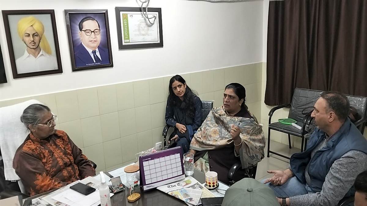 ਡੋਪ ਟੈਸਟ ਕਰਵਾਉਣ ਵਾਲੇ ਦੇ ਬਾਥਰੂਮ ’ਚ ਡਾਕਟਰ ਦੇ ਨਾਲ ਜਾਣ ’ਤੇ ਵਿਧਾਇਕਾ ਹੋਏ ਨਾਰਾਜ਼