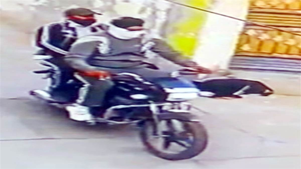 ਔਰਤ ਦੇ ਕੰਨ ’ਚੋਂ ਵਾਲ਼ੀ ਝਪਟ ਕੇ ਫ਼ਰਾਰ ਹੋਏ ਝਪਟਮਾਰ