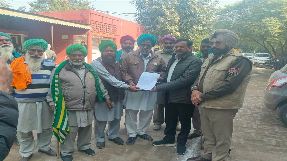 ਭਾਕਿਯੂ ਏਕਤਾ ਅਜ਼ਾਦ ਵੱਲੋੰ ਡੀਸੀ ਨੂੰ ਮੰਗ-ਪੱਤਰ