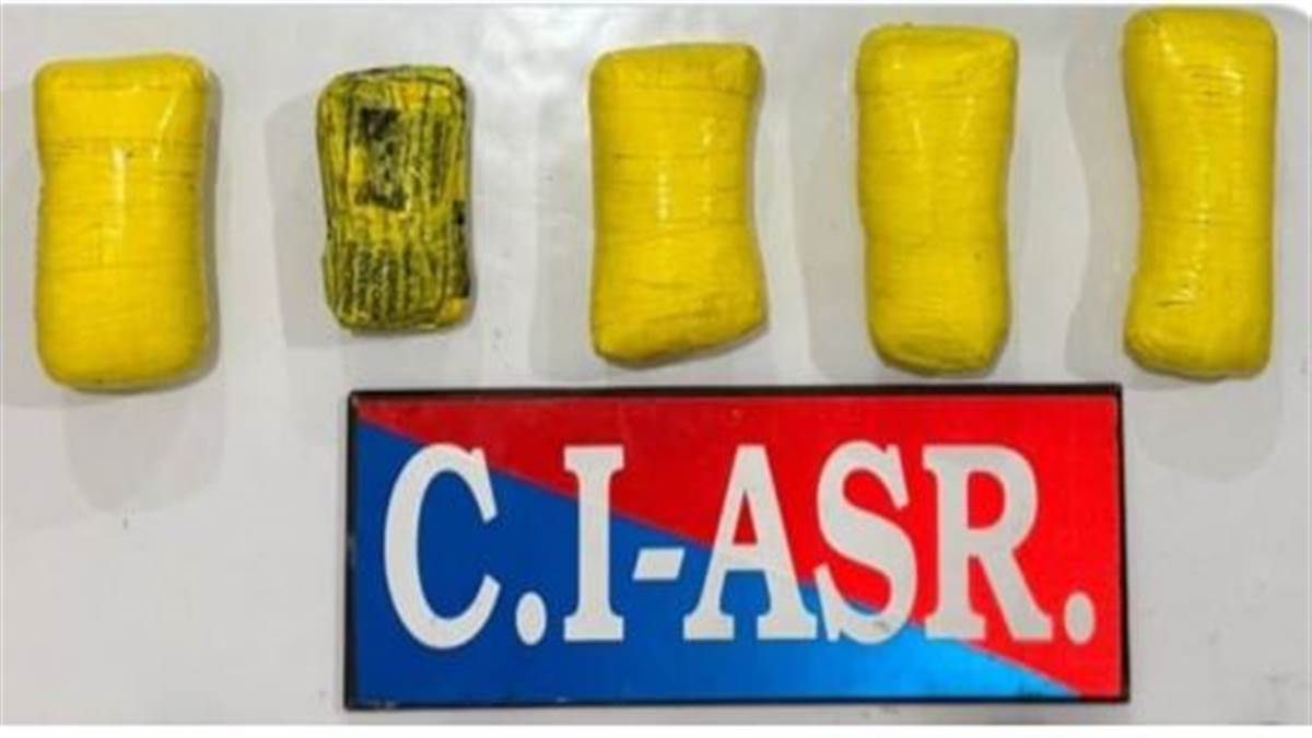 Amritsar News : ਸਰਹੱਦ ਪਾਰੋਂ ਚੱਲ ਰਹੇ ਨਸ਼ਾ ਤਸਕਰੀ ਨੈੱਟਵਰਕ ਦਾ ਪਰਦਾਫਾਸ਼, ਪੰਜ ਕਿਲੋ ਹੈਰੋਇਨ ਸਣੇ ਇਕ ਵਿਅਕਤੀ ਕਾਬੂ