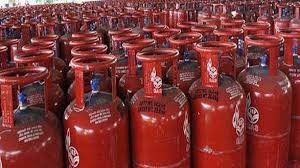 1 December Rule Change: ਘਟੀਆਂ ਐਲਪੀਜੀ ਸਿਲੰਡਰ ਦੀਆਂ ਕੀਮਤਾਂ, ਹਵਾਈ ਟਿਕਟਾਂ ਹੋ ਸਕਦੀਆਂ ਹਨ ਮਹਿੰਗੀਆਂ; ਪੜ੍ਹੋ ਅੱਜ ਤੋਂ ਦੇਸ਼ 'ਚ ਕੀ-ਕੀ ਬਦਲੇਗਾ?