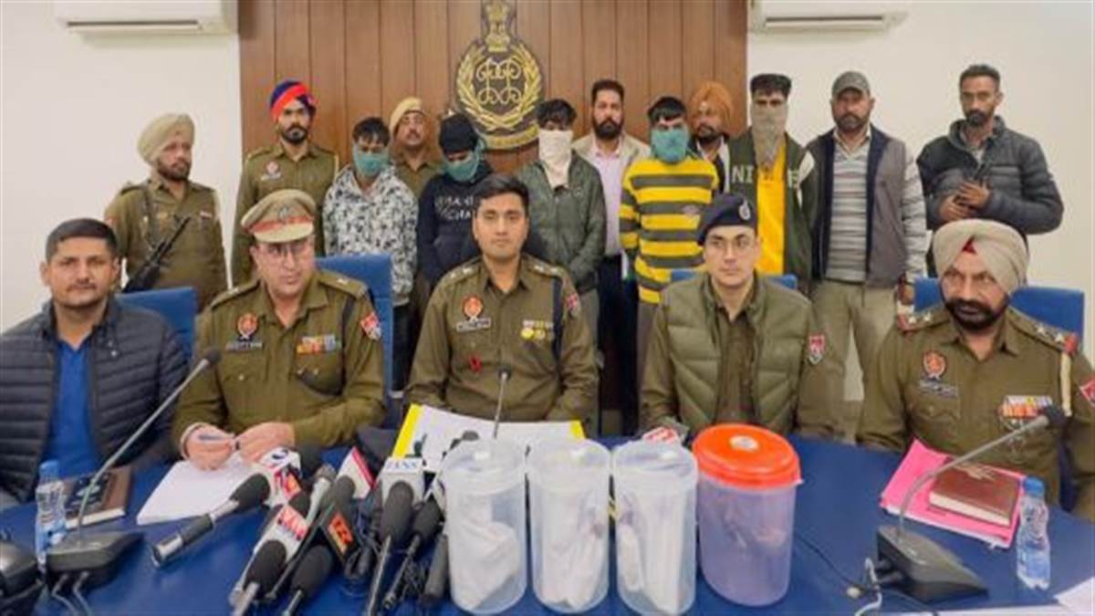 Big News : ਨਵਾਂਸ਼ਹਿਰ ਪੁਲਿਸ ਨੂੰ ਮਿਲੀ ਵੱਡੀ ਸਫਲਤਾ, ਤਿੰਨ ਪਿਸਤੌਲ ਤੇ ਮੋਟਰਸਾਈਕਲ ਸਣੇ ਤਿੰਨ ਵਿਅਕਤੀ ਗ੍ਰਿਫ਼ਤਾਰ