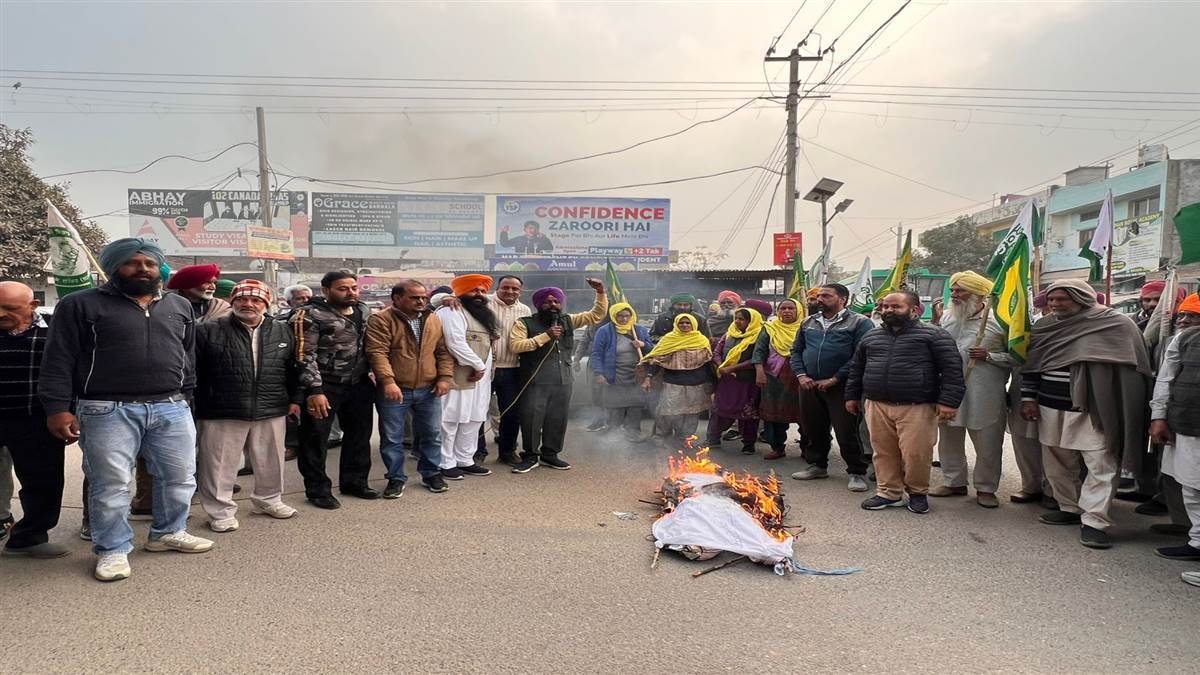 ਪ੍ਰੈਸ ਕਲੱਬ ਭਦੌੜ ਨੇ ਰੋਸ ਮੁਜ਼ਾਹਰਾ ਕਰ ਕੇ ਪੁਤਲਾ ਫੂਕਿਆ