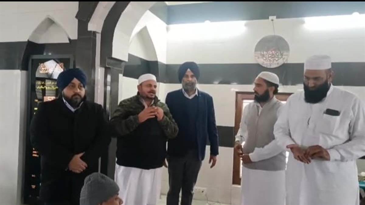 ਆਇਸ਼ਾ ਮਸਜਿਦ ਨੂੰ ਲੈ ਕੇ ਚੱਲ ਰਿਹਾ ਵਿਵਾਦ ਮੁੱਖ ਮੰਤਰੀ ਦੇ ਦਖ਼ਲ ਤੋਂ ਬਾਅਦ ਖ਼ਤਮ