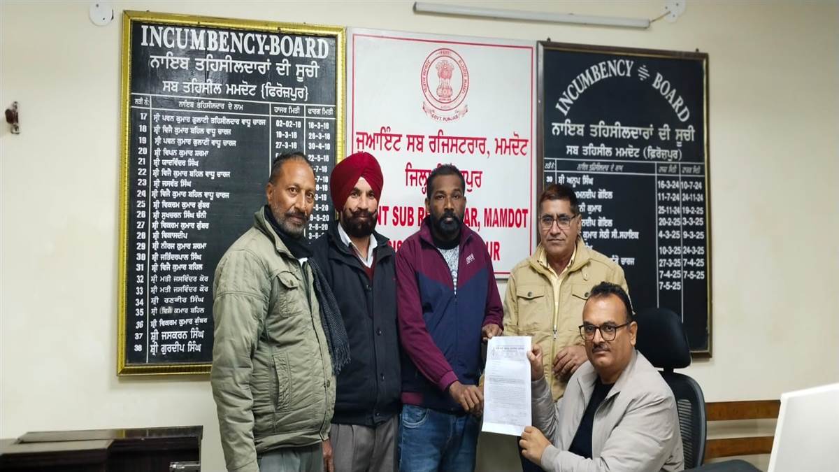 ਪੱਤਰਕਾਰਾਂ ਤੇ ਆਰਟੀਆਈ ਕਾਰਕੁਨ ਤੇ ਪਰਚਾ ਨੂੰ ਲੈ ਕੇ ਸੌੰਪਿਆ ਮੰਗ ਪੱਤਰ