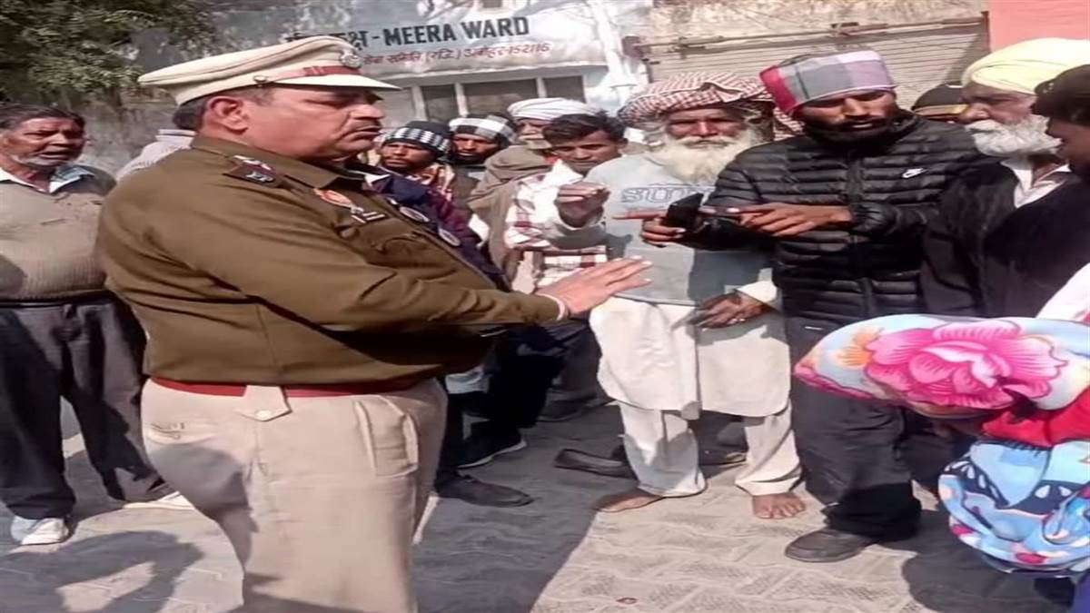 ਸੜਕ ਹਾਦਸੇ ’ਚ ਵਿਅਕਤੀ ਦੀ ਮੌਤ ਨੂੰ ਲੈ ਕੇ ਹਸਪਤਾਲ ਅੱਗੇ ਨਾਅਰੇਬਾਜ਼ੀ
