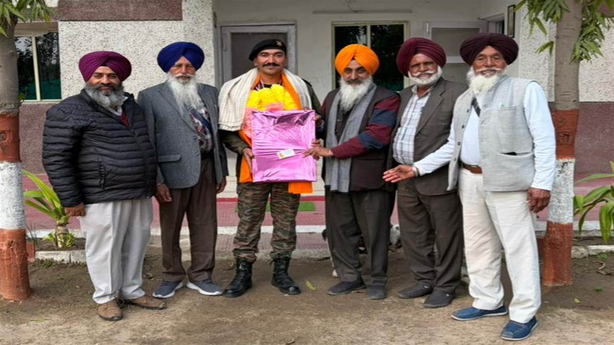 ਕੀਰਤੀ ਚੱਕਰ ਜੇਤੂ ਮੇਜਰ ਅਰਸ਼ਦੀਪ ਗਿੱਲ ਨੂੰ ਕੀਤਾ ਸਨਮਾਨਿਤ