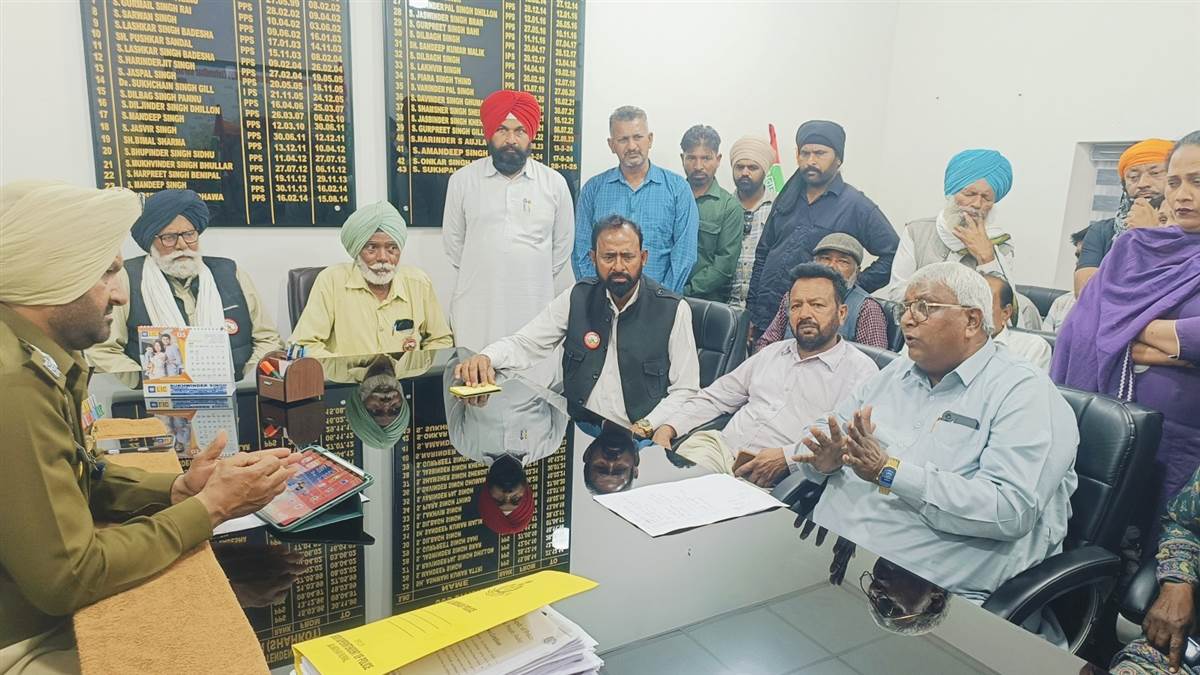 ਸਰਪੰਚ 'ਤੇ ਹਮਲੇ ਖ਼ਿਲਾਫ਼ ਡੀਐੱਸਪੀ ਨੂੰ ਮਿਲੇ ਆਗੂ