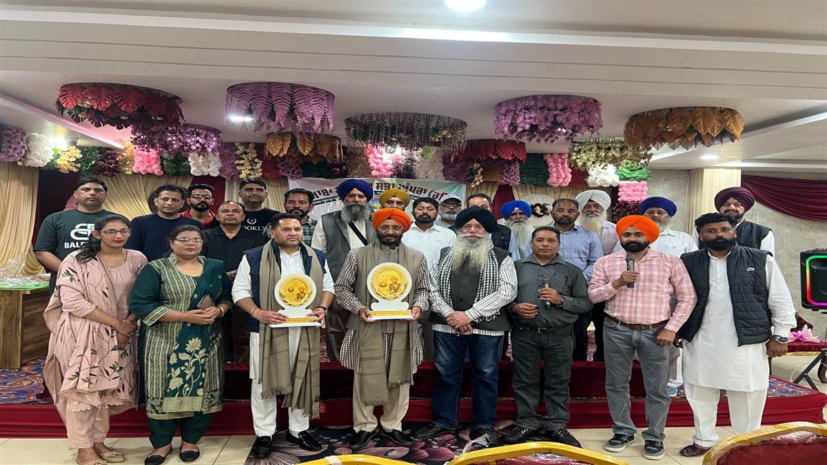 ਰਚਨਾਵਾਂ ਪੇਸ਼ ਕਰ ਕੇ ਦਰਸ਼ਕਾਂ ਤੋਂ ਖੱਟੀ ਵਾਹੋ-ਵਾਹੀ