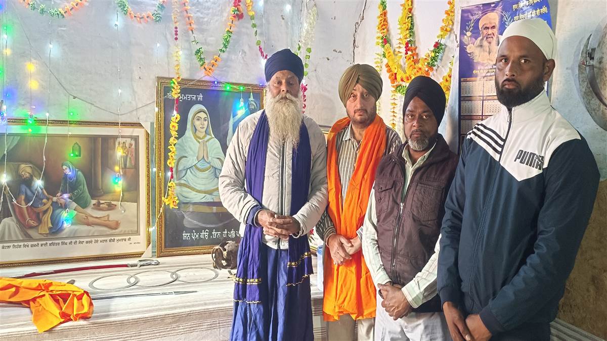 ਕਿਲ੍ਹਾ ਕੋਟਲਾ ਨਿਹੰਗ ਖਾਂ ਦੇ ਦਰਸ਼ਨਾ ਲਈ ਸੰਗਤ ਨਤਮਸਤਕ