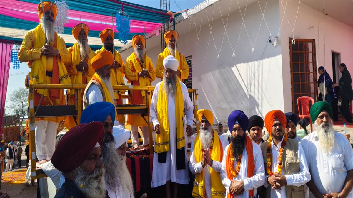 ਹੋਲੇ-ਮਹੱਲੇ ਦੇ ਪਹਿਲੇ ਦਿਨ ਸਮਾਗਮਾਂ ਦੀ ਆਰੰਭਤਾ, ਨਿਰਮਲ ਭੇਖ ਵਲੋਂ ਨਗਰ ਕੀਰਤਨ ਸਜਾ ਕੇ ਕੀਤੀ ਗਈ ਸ਼ੁਰੂਆਤ