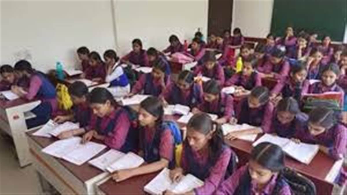 PSEB ਨੇ ਨੌਵੀਂ ਤੋਂ ਬਾਰ੍ਹਵੀਂ ਦੇ ਵਿਦਿਆਰਥੀਆਂ ਲਈ ਗਾਈਡੈਂਸ ਤੇ ਕੌਂਸਲਿੰਗ ਪੀਰੀਅਡ ਕੀਤਾ ਲਾਗੂ, ਮਾਨਸਿਕ ਸਿਹਤ ਤੇ ਕਰੀਅਰ ਮਾਰਗਦਰਸ਼ਨ ਲਈ ਇਕ ਵਿਸ਼ੇਸ਼ ਪਹਿਲਕਦਮੀ