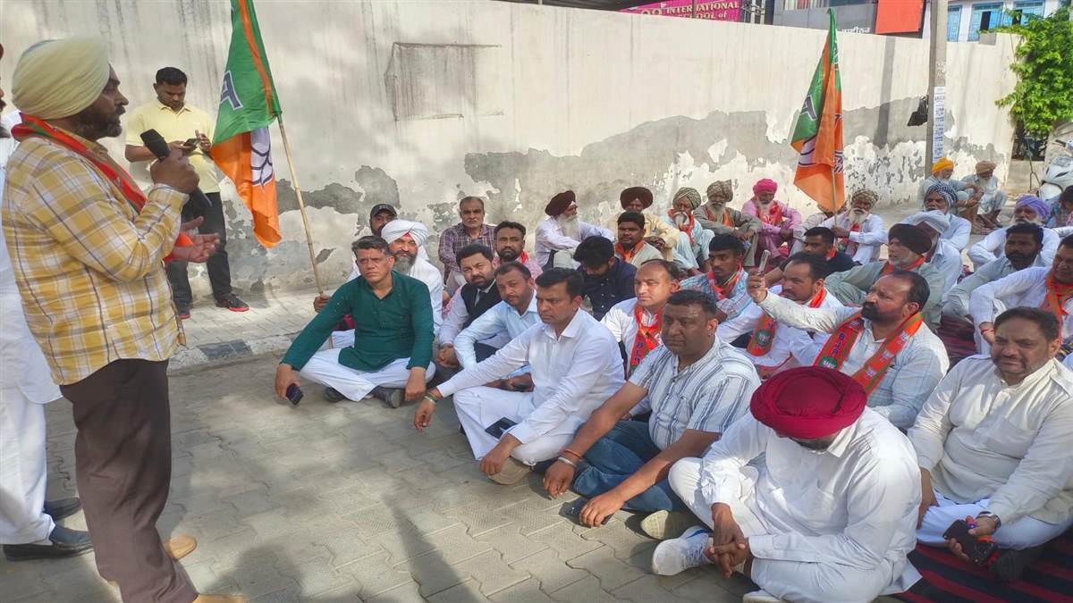 ਭਾਜਪਾ ਆਗੂਆਂ ਨੇ ਮੀਤ ਹੇਅਰ ਦੀ ਕੋਠੀ ਅੱਗੇ ਦਿੱਤਾ ਧਰਨਾ