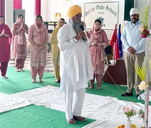 ਸਿਲਵਰ ਓਕਸ ਸਕੂਲ ’ਚ ਸੁਖਮਨੀ ਸਾਹਿਬ ਦੇ ਪਾਠ ਕਰਵਾਏ