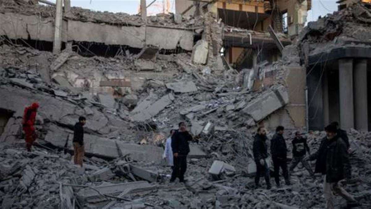 ਸਟੀਲ ਪਲਾਂਟ ਤੋਂ ਪੁਲ਼ ਤੱਕ ਸਭ ਤਬਾਹ... ਅਮਰੀਕਾ-ਇਜ਼ਰਾਈਲ ਦਾ ਈਰਾਨ 'ਤੇ ਦੂਹਰਾ ਹਮਲਾ, ਤਹਿਰਾਨ ਬੋਲਿਆ-ਮਿਲੇਗਾ ਕਰਾਰ ਜਵਾਬ