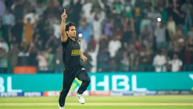 PSL 'ਚ ਪਾਕਿਸਤਾਨੀ ਗੇਂਦਬਾਜ਼ ਦਾ ਚਮਤਕਾਰੀ ਓਵਰ, 6 ਦੌੜਾਂ ਬਣਾਉਣੀਆਂ ਕੀਤੀਆਂ ਮੁਸ਼ਕਲ, ਹਰ ਪਾਸੇ ਮਚੀ ਹਾਹਾਕਾਰ