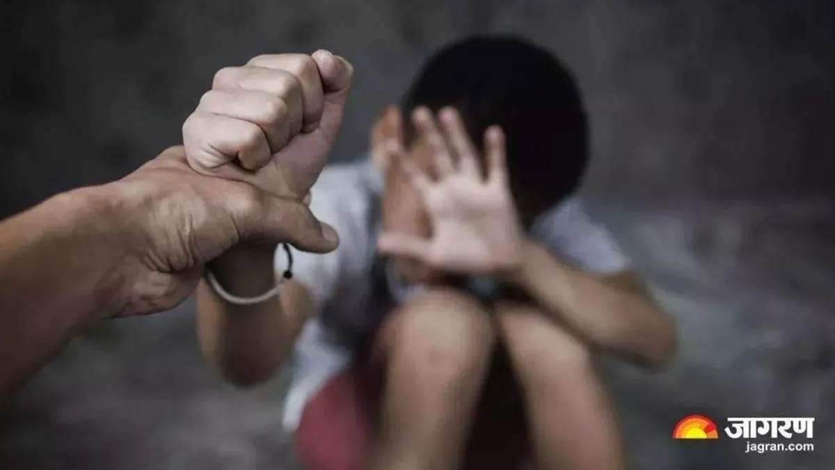 'ਸਰ ਨੇ ਪਹਿਲਾਂ ਮਾਲਸ਼ ਕਰਵਾਈ ਤੇ ਫਿਰ...', ਪਟਿਆਲਾ 'ਚ ਰਾਸ਼ਟਰ ਐਵਾਰਡੀ ਟੀਚਰ ਬਣਿਆ ਹੈਵਾਨ, ਨਾਬਾਲਗ ਵਿਦਿਆਰਥੀ ਨਾਲ ਕੀਤਾ ਕੁਕਰਮ