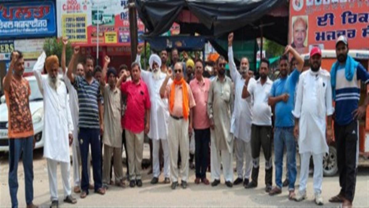 ਕੱਚੇ ਅਧਿਆਪਕਾਂ 'ਤੇ ਲਾਠੀਚਾਰਜ ਖ਼ਿਲਾਫ਼ ਕੀਤੀ ਨਾਅਰੇਬਾਜ਼ੀ