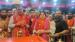 ਸਮਰਥਕਾਂ ਸਮੇਤ ਧਾਰਮਿਕ ਸਥਾਨਾਂ ’ਤੇ ਨਤਮਸਤਕ ਹੋਏ ਮੇਅਰ