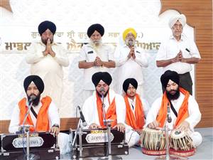 ਪ੍ਰਕਾਸ਼ ਪੁਰਬ ਨੂੰ ਸਮਰਪਿਤ ਕੀਰਤਨ ਦੌਰਾਨ ਸੰਗਤ ਕੀਤੀ ਨਿਹਾਲ