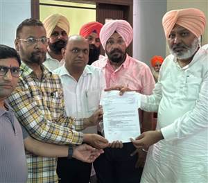 ਕੈਮਿਸਟਾਂ ਨੇ ਹਰਪਾਲ ਚੀਮਾ ਨੂੰ ਸੌਂਪਿਆ ਮੰਗ ਪੱਤਰ
