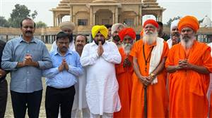 ਈਟੀਓ ਨੇ ਸ੍ਰੀ ਵਾਲਮੀਕਿ ਤੀਰਥ ਵਿਖੇ ਸਰੋਵਰ ਦੀ ਕਾਰ ਸੇਵਾ ’ਚ ਲਿਆ ਹਿੱਸਾ