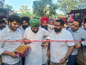 10 ਕਰੋੜ 43 ਲੱਖ ਦੀ ਲਾਗਤ ਨਾਲ ਬਣਨ ਵਾਲੀ ਅਲੀਵਾਲ ਤੋਂ ਭਾਲੋਵਾਲੀ ਨੂੰ ਜਾਂਦੀ ਸੜਕ ਦਾ ਜੋਬਨ ਰੰਧਾਵਾ ਵਲੋਂ ਉਦਘਾਟਨ