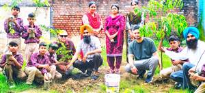 ਸਰਕਾਰੀ ਪ੍ਰਾਇਮਰੀ ਸਕੂਲ ਉੱਗੀ ’ਚ ਚਲਾਈ ਸਫ਼ਾਈ ਮੁਹਿੰਮ