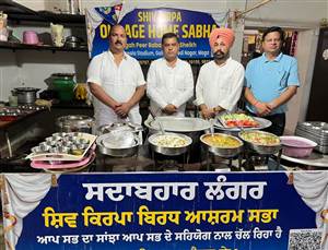 ਰੋਟਰੀ ਕਲੱਬ ਮੋਗਾ ਸਿਟੀ ਨੇ ਬਜ਼ੁਰਗਾਂ ਨੂੰ ਕਰਵਾਇਆ ਭੋਜਨ