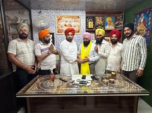 ਜੱਗਾ ਵੱਲੋਂ ਪ੍ਰੈੱਸ ਕਲੱਬ ਦੇ ਪ੍ਰਧਾਨ ਦਰਸ਼ਨ ਖਾਨ ਦਾ ਕੀਤਾ ਸਨਮਾਨ