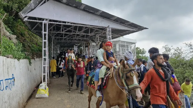 Vaishno Devi Yatra: ਸੁਹਾਵਣੇ ਮੌਸਮ 'ਚ ਮਾਂ ਵੈਸ਼ਨੋ ਦੇਵੀ ਦੀ ਯਾਤਰਾ ਜਾਰੀ, ਜੈਕਾਰਿਆਂ ਨਾਲ ਭਵਨ ਵੱਲ ਵਧੇ ਸ਼ਰਧਾਲੂ