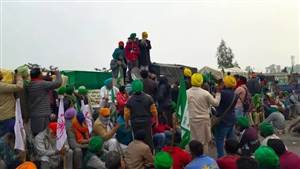 ਕਿਸਾਨਾਂ ਦੇ ਵਿਰੋਧ ਪ੍ਰਦਰਸ਼ਨ ਦਾ ਦੂਜਾ ਦਿਨ : ਟਰੈਕਟਰਾਂ ਨਾਲ ਭਰਿਆ ਮੋਹਾਲੀ ਫੇਜ਼ 11; ਲਗਾਤਾਰ ਵੱਧ ਰਹੀ ਹੈ ਕਿਸਾਨਾਂ ਦੀ ਗਿਣਤੀ