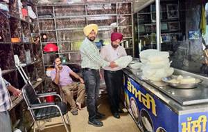 Amritsar News : ਖੁਰਾਕ ਸੁਰੱਖਿਆ ਟੀਮ ਦੀ ਵੱਡੀ ਕਾਰਵਾਈ, ਜਾਂਚ ਦੌਰਾਨ ਮਜੀਠਾ ਖੇਤਰ ’ਚ 70 ਕਿਲੋਗ੍ਰਾਮ ਪਨੀਰ ਜ਼ਬਤ
