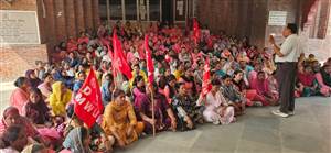 ਮਾਣ ਭੱਤਾ ਵਰਕਰਾਂ ਨੇ ਅੰਮ੍ਰਿਤਸਰ ਵਿਖੇ ਮੁੱਖ ਮੰਤਰੀ ਭਗਵੰਤ ਮਾਨ ਦੀ ਅਰਥੀ ਫੂਕੀ