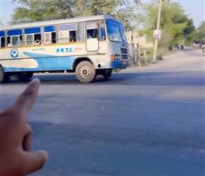 ਅੱਡੇ ’ਤੇ ਬੱਸਾਂ ਨਾ ਰੁਕਣ ਕਾਰਨ 3 ਪਿੰਡਾਂ ਦੇ ਲੋਕ ਪਰੇਸ਼ਾਨ