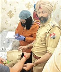 ਮੁਹਾਲੀ 'ਚ ਸਪਾ ਸੈਂਟਰ ਦੀ ਆੜ ਹੇਠ ਚੱਲ ਰਹੇ ਦੇਹ-ਵਪਾਰ ਦਾ ਪਰਦਾਫਾਸ਼, 2 ਪਰਚਾ
