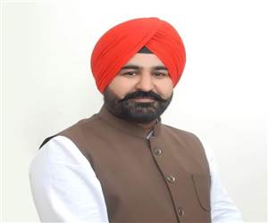 ਟਿਕਟ ਦਾ ਮਾਮਲਾ ਹੈ...ਮੈਂ ਕੱਲੀ ਤੇ ਮੁਲਾਹਜ਼ੇਦਾਰ ਬਾਹਲ਼ੇ