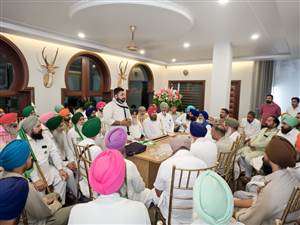 ਅਭਿਨਵ ਖੋਸਲਾ ਦੀ ਮੁਅੱਤਲੀ ’ਤੇ ਕਿਸਾਨ ਵੱਲੋਂ ਤਿੱਖਾ ਵਿਰੋਧ