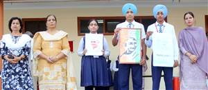 ਬਲੂਮਿੰਗ ਬਡਜ਼ ਸਕੂਲ ਮੋਗਾ ਵਿਖੇ ਮਹਾਤਮਾ ਗਾਂਧੀ ਨੂੰ ਦਿੱਤੀ ਸ਼ਰਧਾਂਜਲੀ