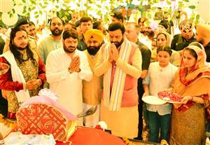 ਸ੍ਰੀਮਦ ਭਾਗਵਤ ਸਪਤਾਹ ’ਚ ਪਹੁੰਚ ਕੇ ਨਤਮਸਤਕ ਹੋਏ ਸੀਐੱਮ ਸੈਣੀ