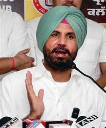 ਵੜਿੰਗ ਦੇ ਅਸਤੀਫ਼ੇ ਮਗਰੋਂ ਦਿੱਲੀ 'ਚ ਵਧੀ ਹਲਚਲ, ਅੱਜ ਰਾਹੁਲ ਗਾਂਧੀ ਨਾਲ ਕਰਨਗੇ ਮੁਲਾਕਾਤ