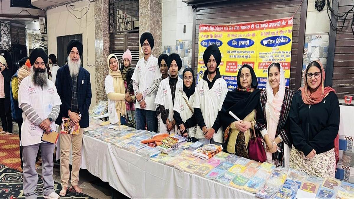 ਕੀਰਤਨ ਦਰਬਾਰ ’ਚ ਲਾਇਆ ਧਾਰਮਿਕ ਸਾਹਿਤ ਸਟਾਲ