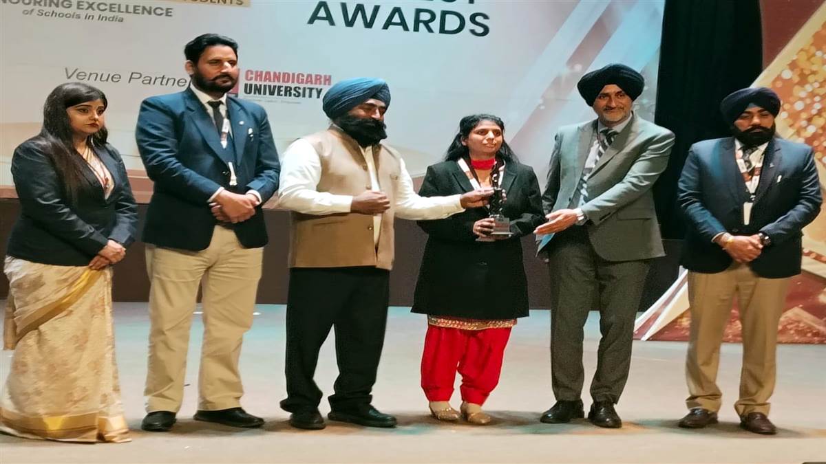 ਅਧਿਆਪਕਾ ਸੋਨਿਕਾ 'ਪਰਾਈਡ ਆਫ਼ ਸਕੂਲ' ਨਾਲ ਸਨਮਾਨਿਤ