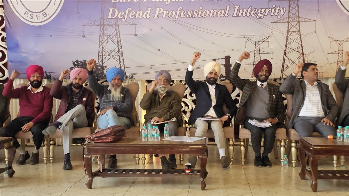 ਪਾਵਰ ਇੰਜੀਨੀਅਰਾਂ ਨੇ ਵਜਾਇਆ ਅੰਦੋਲਨ ਦਾ ਬਿਗਲ, ਸਿਆਸੀ ਦਖਲਅੰਦਾਜ਼ੀ ਤੇ ਬਿਜਲੀ ਖੇਤਰ ਦੀਆਂ ਜਾਇਦਾਦਾਂ ਵੇਚਣ ਦਾ ਵਿਰੋਧ