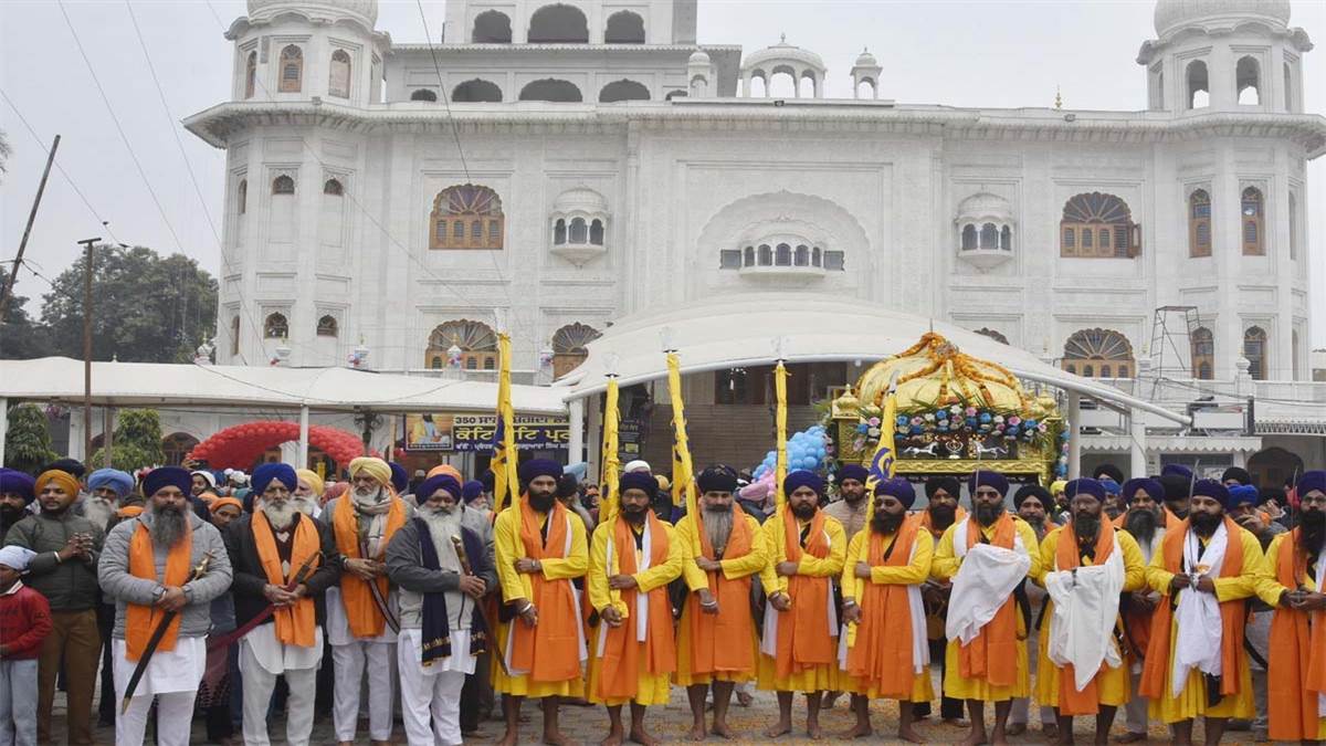 ਸ੍ਰੀ ਗੁਰੂ ਗੋਬਿੰਦ ਸਿੰਘ ਜੀ ਦੇ ਪ੍ਰਕਾਸ਼ ਪੁਰਬ ਦੀ ਖ਼ੁਸ਼ੀ ’ਚ ਨਗਰ ਕੀਰਤਨ ਕਰਵਾਇਆ
