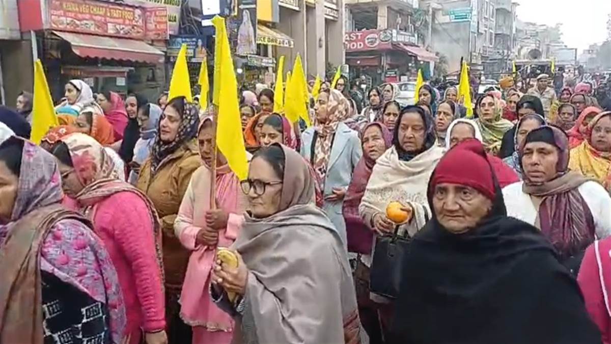 ਪ੍ਰਕਾਸ਼ ਪੁਰਬ ਮੌਕੇ ਸਜਾਏ ਨਗਰ ਕੀਰਤਨ ’ਚ ਹੋਇਆ "ਵਾਹਿਗੁਰੂ" ਦਾ ਜਾਪ