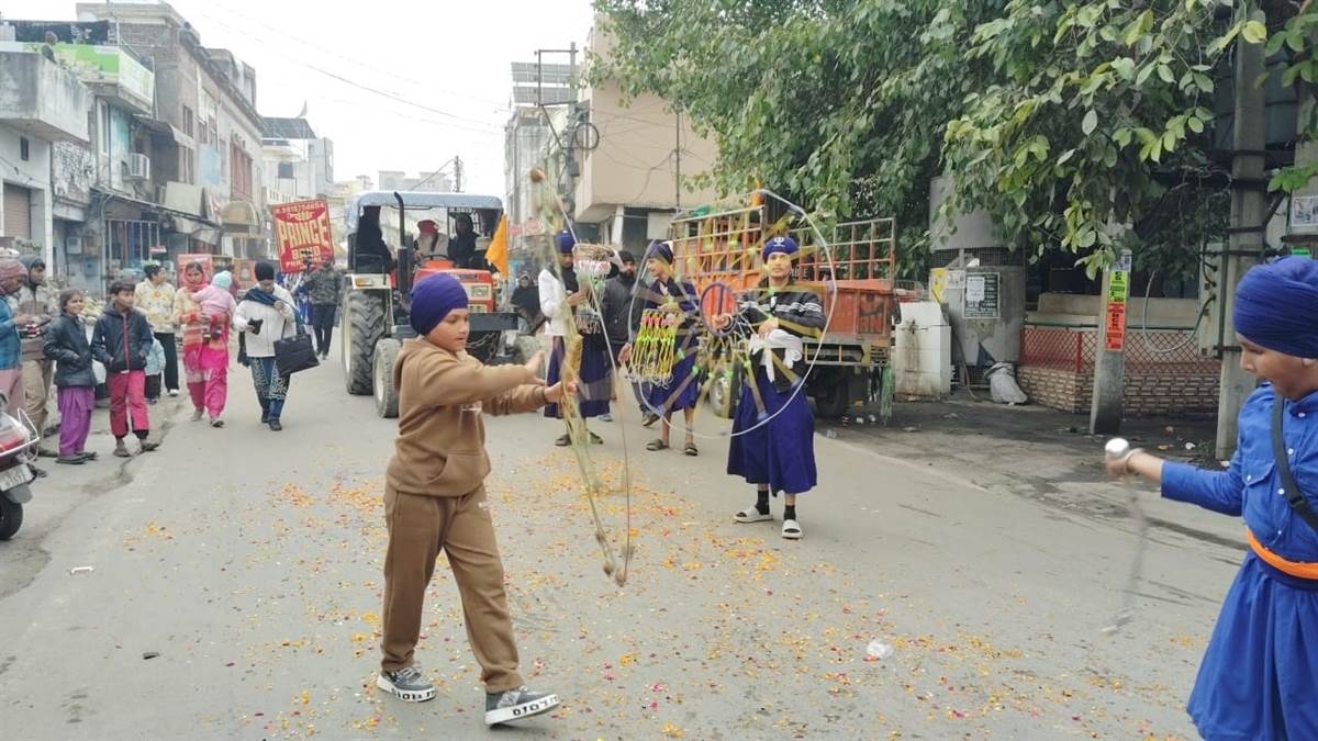 ਪ੍ਰਕਾਸ ਪੁਰਬ ਨੁੰ ਸਮਰਪਿਤ ਸਜਾਇਆ ਨਗਰ ਕੀਰਤਨ