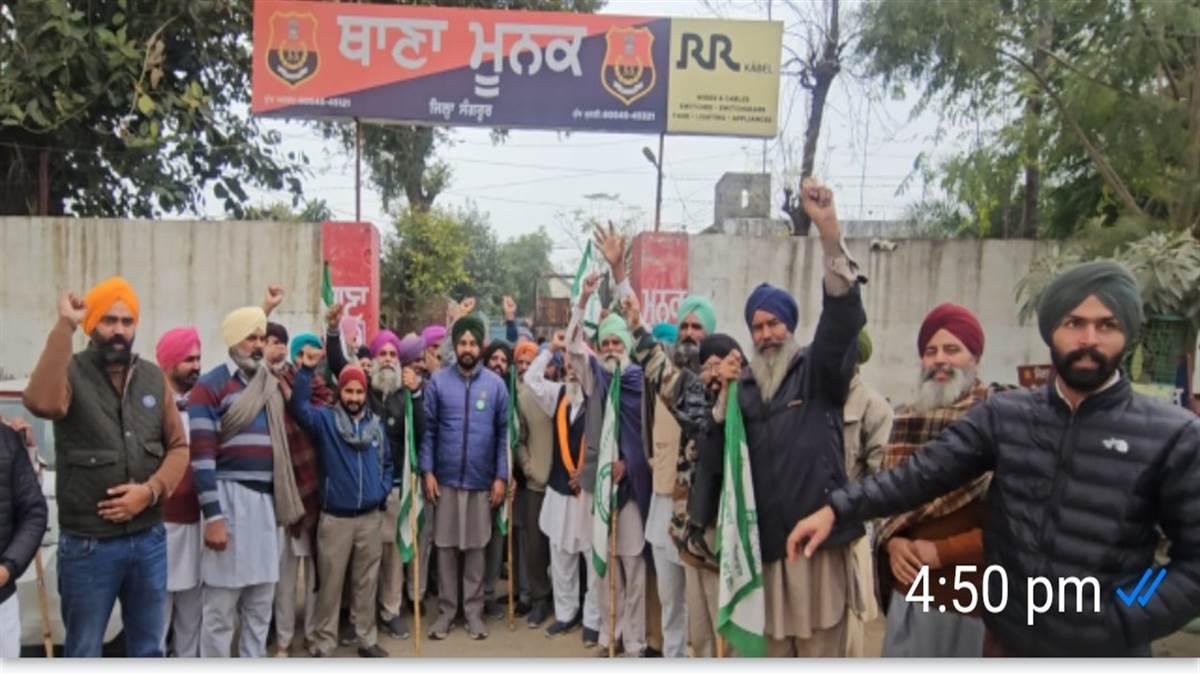 ਕੇਬਲ ਤਾਰ ਚੋਰਾਂ ਦੇ ਸਤਾਏ ਕਿਸਾਨਾਂ ਨੇ ਕੀਤਾ ਥਾਣੇ ਮੂਹਰੇ ਰੋਸ ਪ੍ਰਗਟ
